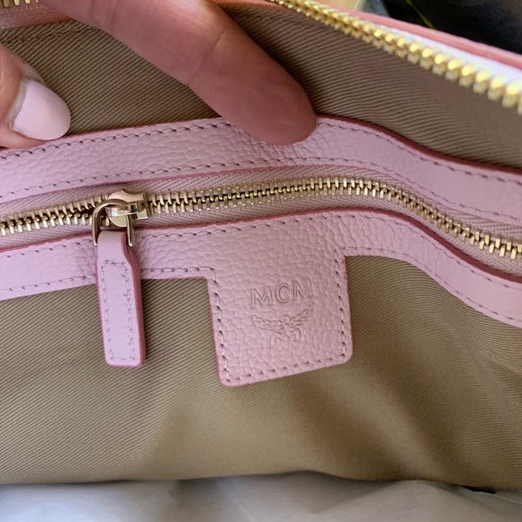 Authentic MCM logo Diamond Leather zip top clutch/Crosby❤️ - Picture 8 of 15